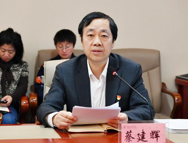 学校校长蔡建辉传达方案精神___.jpg