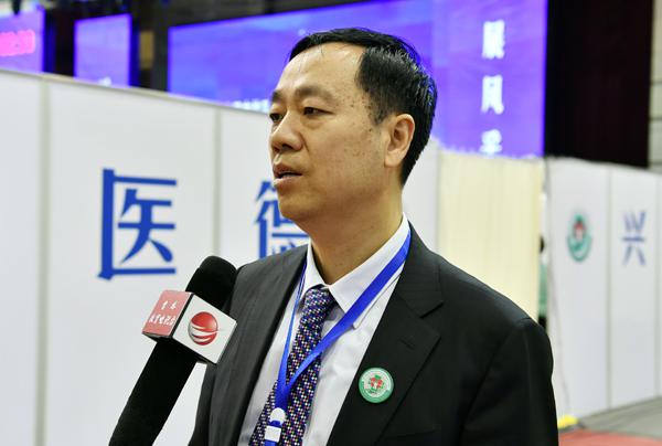 蔡建辉校长接受媒体采访___..jpg