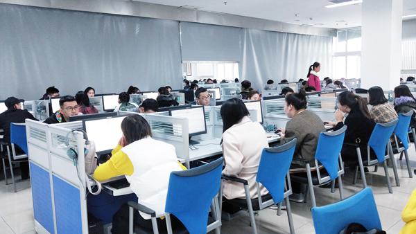 学生认真作答__.jpg