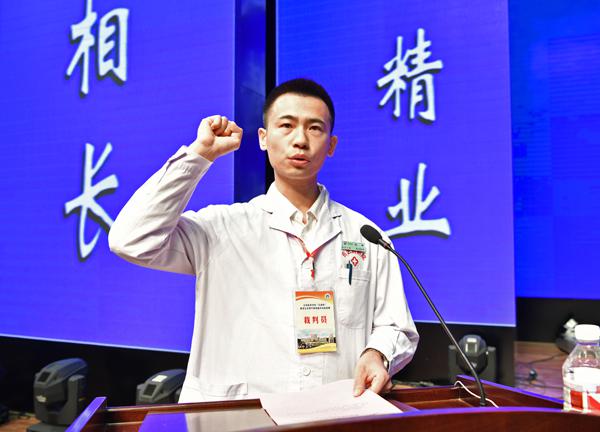 6 裁判员代表宣誓.jpg
