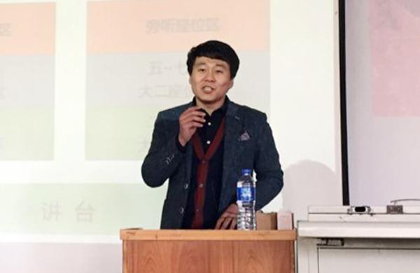 王钰淇老师主持讲座___.jpg