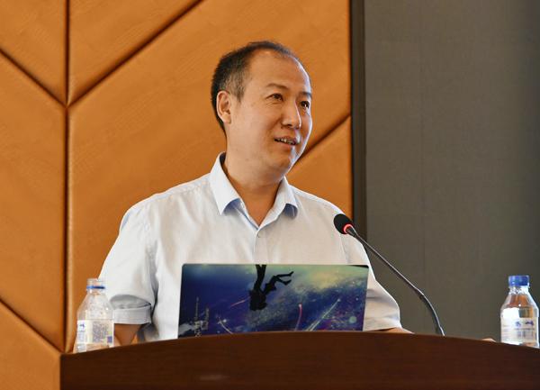 赵岳教授作报告__.jpg
