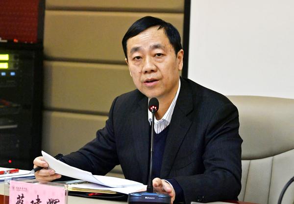 学校校长蔡建辉主持会议__.jpg