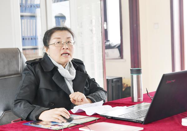 6、李卉教授在讲党课__.jpg
