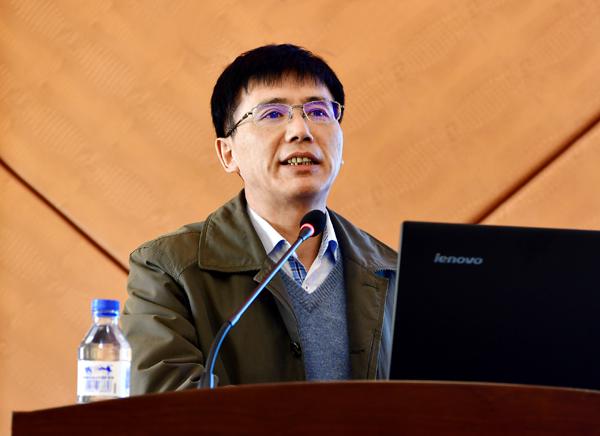 纪委书记白雪作报告___.jpg