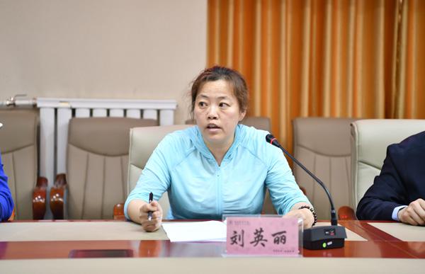 刘英丽副部长宣读文件__.jpg