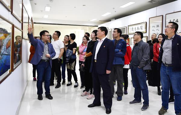 第一临床医学院?附属四六五医院党委组织党员骨干代表参观展览___.jpg