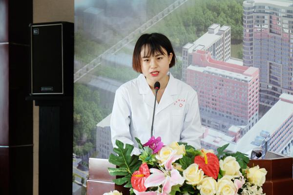 学生代表孟曦冉发言__.jpg