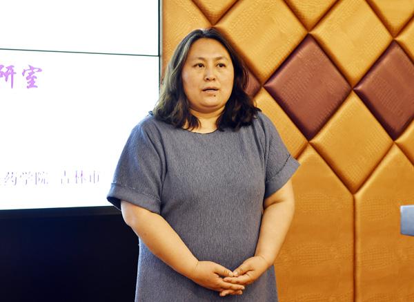 检验学院李妍副院长主持报告会___.jpg