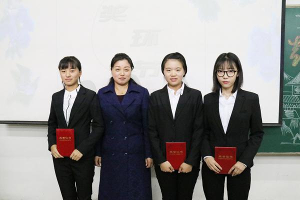 与获奖者合影__.jpg