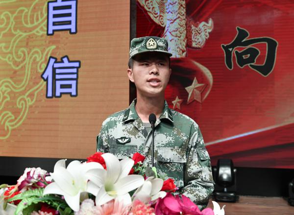 5退役复学大学生代表高田乙发言__.jpg