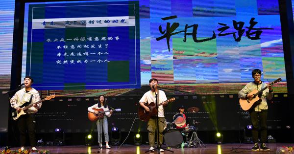 3乐队演唱__.jpg