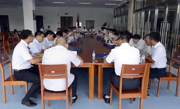 代表团分组讨论现场___.jpg