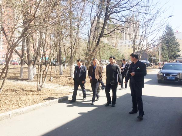 张书记对教学楼新楼选址等附属医院外围进行实地考察__.jpg