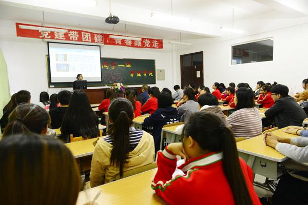 报告会现场__.jpg