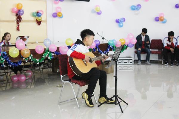 吉他弹唱《月亮代表我的心》__.jpg