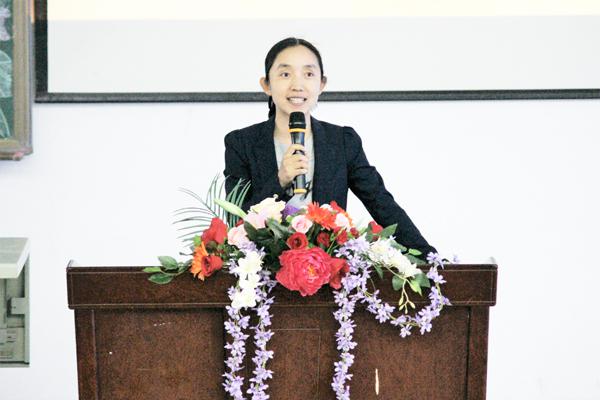学校团委副书记徐俊杰主持报告会__.jpg