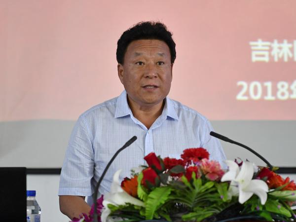 3温春阳副校长主持会议__.jpg