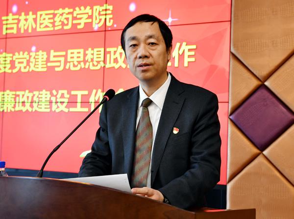 学校校长蔡建辉主持会议___.jpg