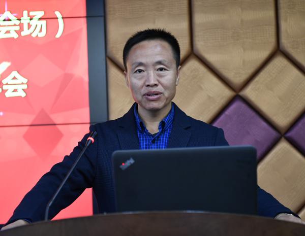 2陈禹教授主持常务理事扩大会议__.jpg