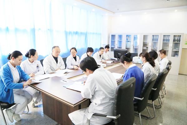 分组讨论现场__.jpg