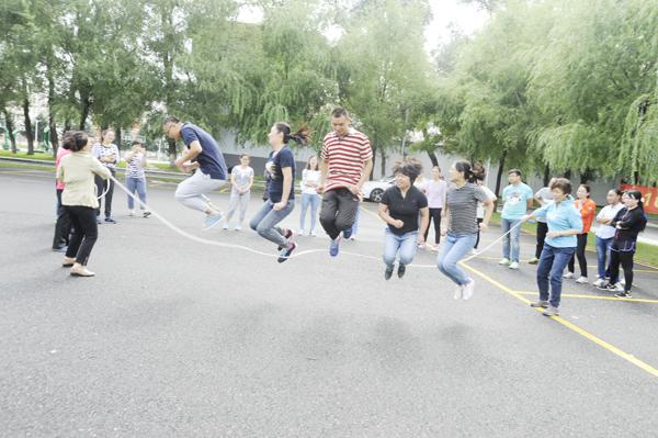 多人跳绳.jpg
