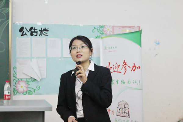 罗老师在宣讲__.jpg