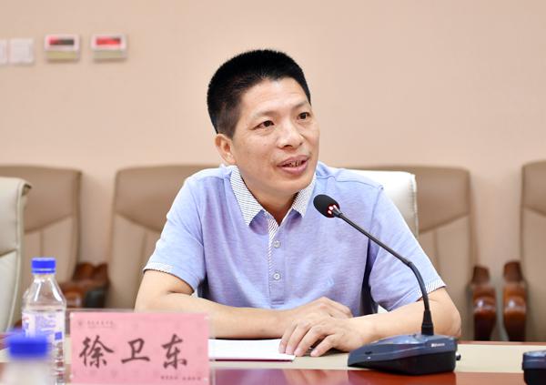 学校党委宣传部部长徐卫东汇报工作___.jpg