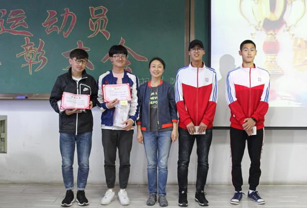 钟越副院长为运动员颁奖__.jpg