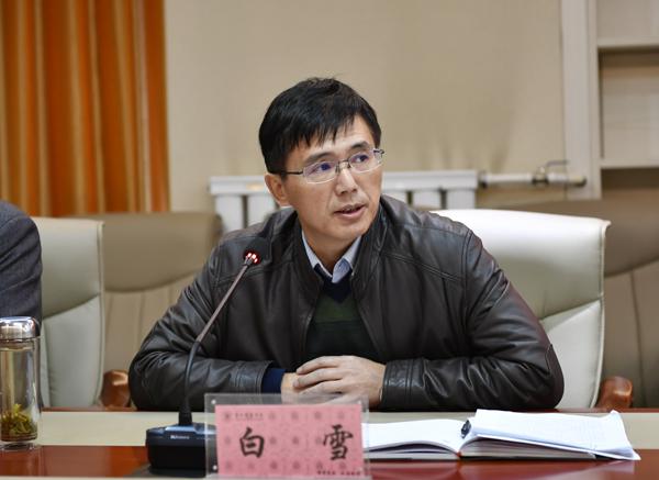 纪委书记白雪主持会议__.jpg