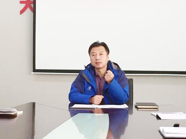 冯波院长主持会议__.jpg