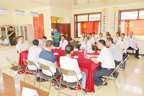 交谈会现场__.jpg