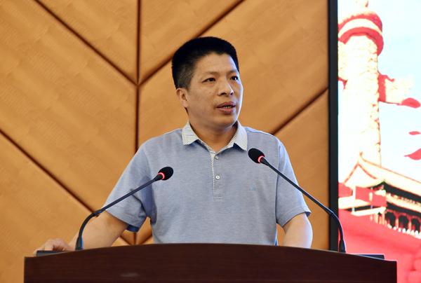 徐卫东部长主持报告会___.jpg