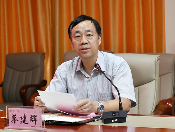 蔡建辉校长主持会议__.jpg