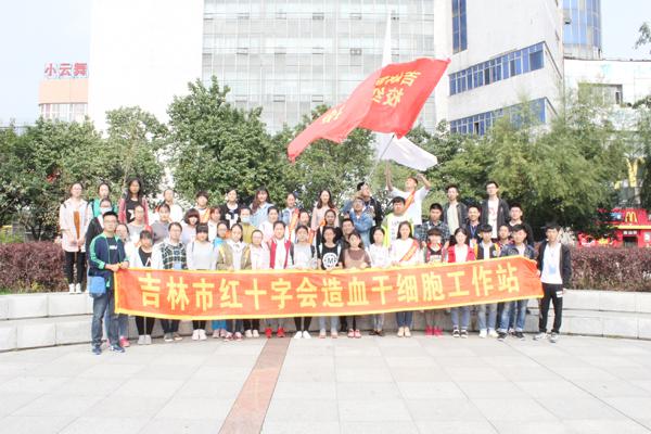 我校志愿者合影__.jpg