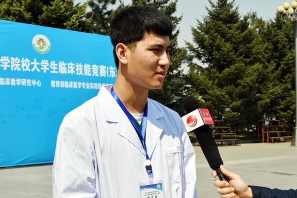 丁浩然同学接受媒体采访___.jpg