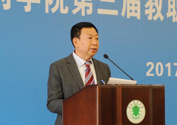 何加军主席作报告__.jpg