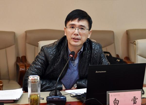 纪委书记白雪作报告___.jpg