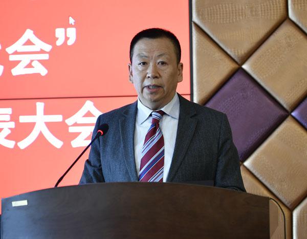 工会主席何加军主持会议__.jpg