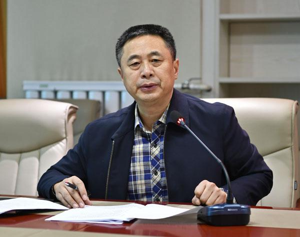 张印副书记宣读文件__.jpg