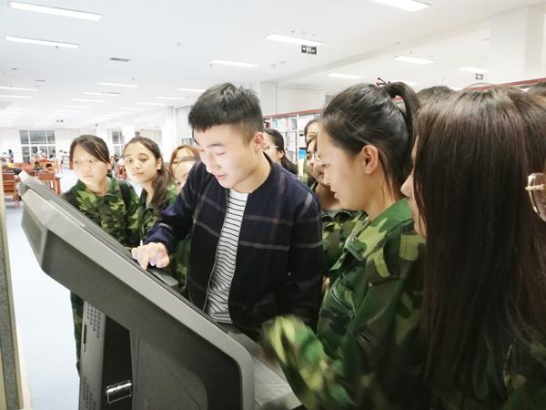 讲解自助检索机__.jpg